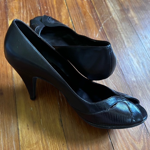 Gianni Bini Brown Leather Open-Toe Heels - Picture 4 of 6